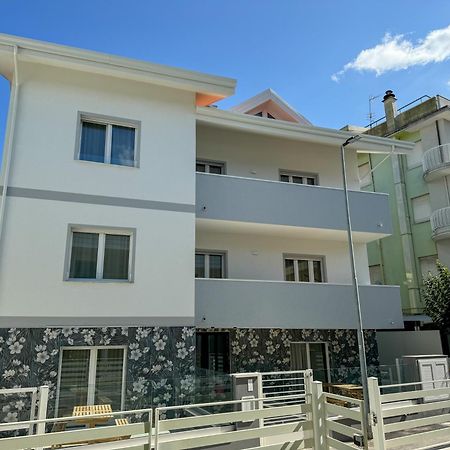 Inaugurazione 2024 - Villa Pratu Apartments A 100 Metri Dal Mare Riccione Esterno foto